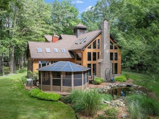 8931 Bridge Rd, Grosse Ile, MI 48138