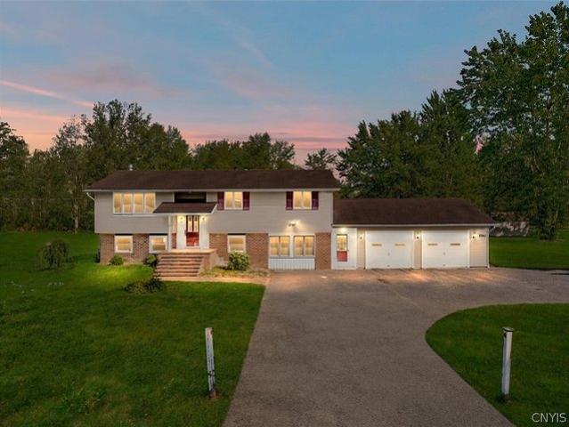 8942 Ash Ln, Bridgeport, NY 13030