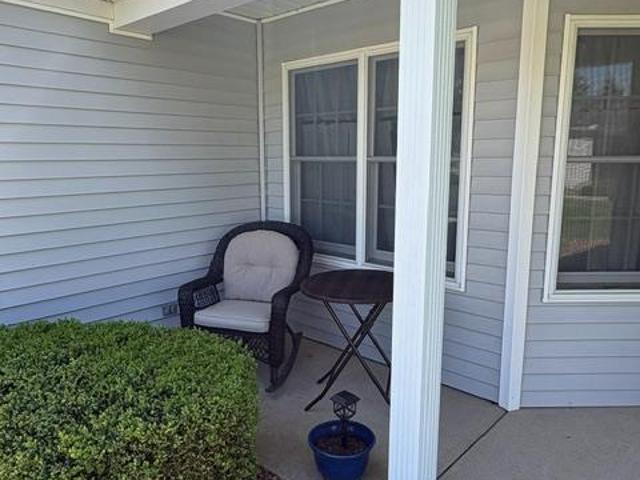 894 Meadow Lane