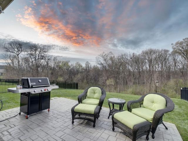 894 Meadowcrest Way