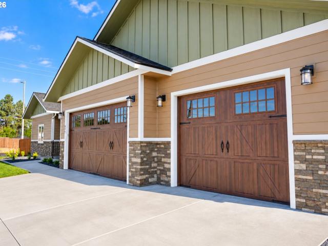 894 SW Fieldstone CT
