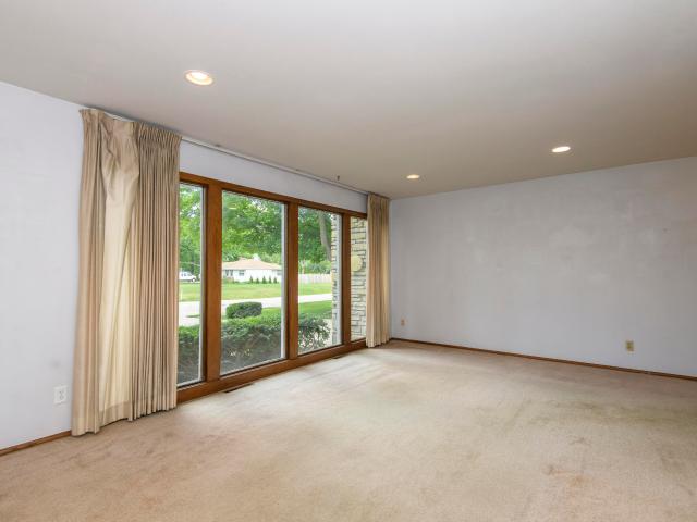8954 N Silver Brook Ln