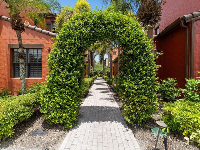 8957 Malibu Street, 502, Naples, US, FL