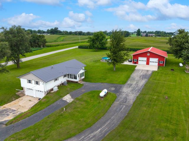 8958 IL Hwy 82