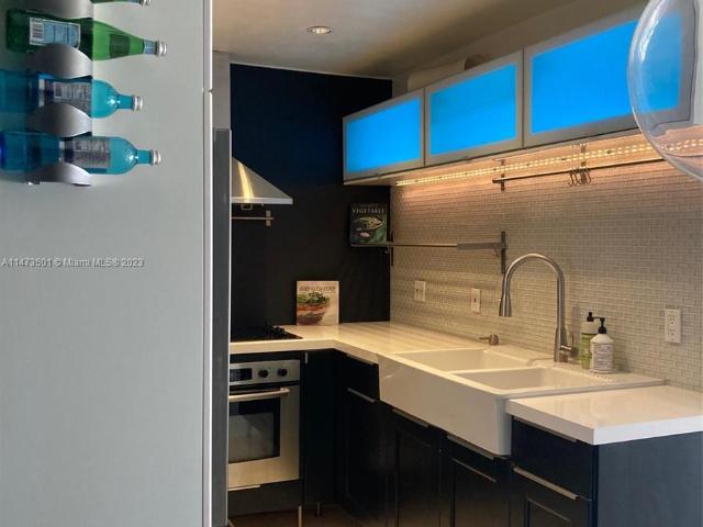 8950 Northeast 8th Ave, 2 beds, 2 full baths