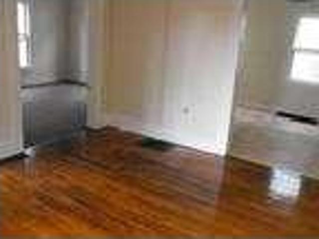 $895 / 3br Nothing special outside/ Very nice inside