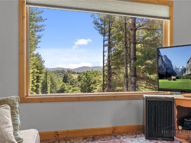 896 Alta Vista Lane