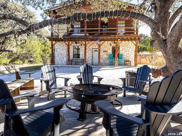 896 Old Rocksprings Rd