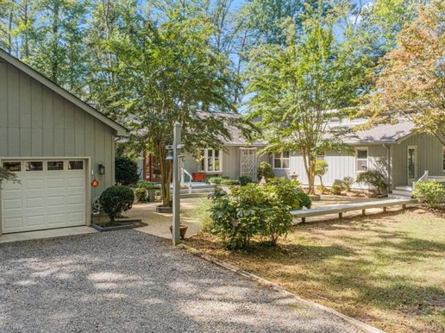 896 Sandy Point Rd, Heathsville, VA 22473