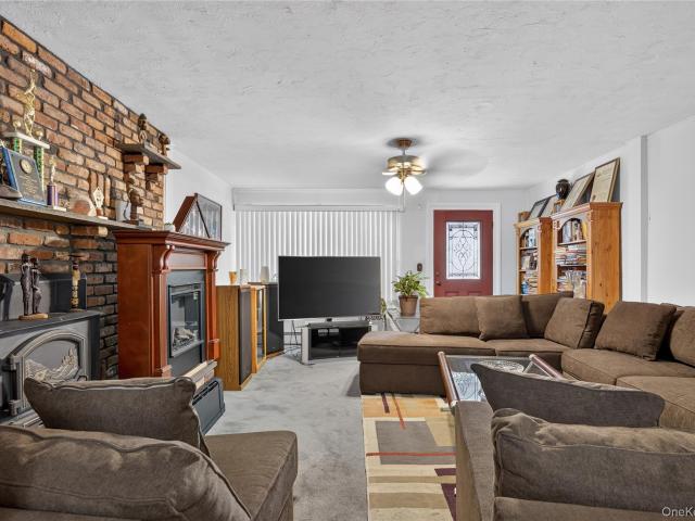 89 85 th Street