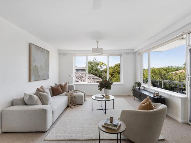 8/98 Burke Road, Malvern East