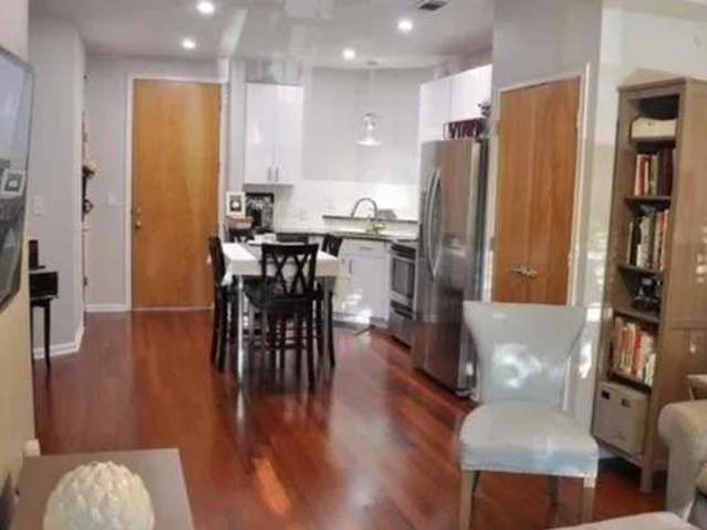 898 Oak Street 3218