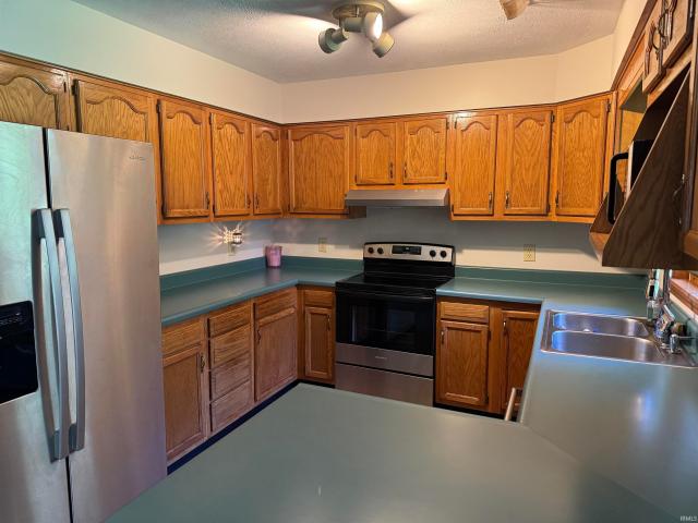898 W Shepherds Lane