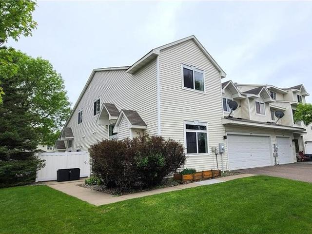 8996 Sawgrass Gln, Maple Grove, MN 55311