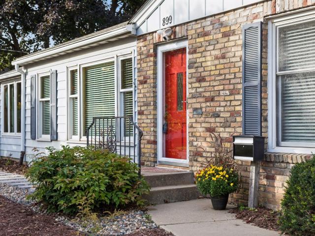 899 Fairview Avenue S