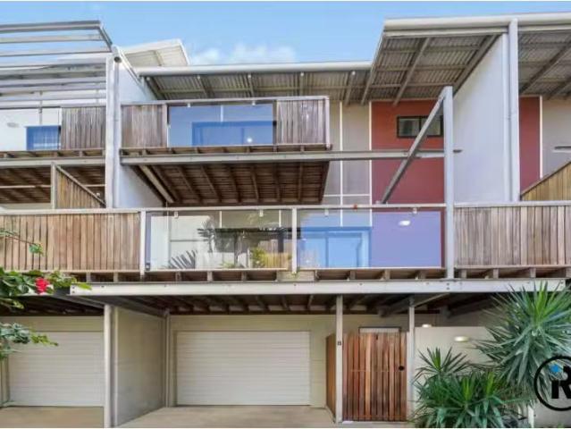 8/9 Talbot Street, Coorparoo Townhouse for rent Listed by Tay.