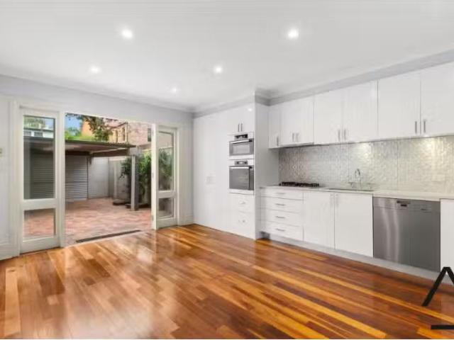 89 Buckland Street, Alexandria House for rent Listed by Emma.
