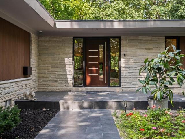 89 Cary Avenue