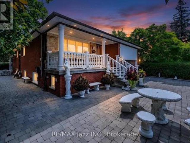 89 Crestwood Road, Vaughan Crestwood Springfarm Yorkhill, ON, L4J 1A7 house for sale | Listing ID N13624 | Royal LePage