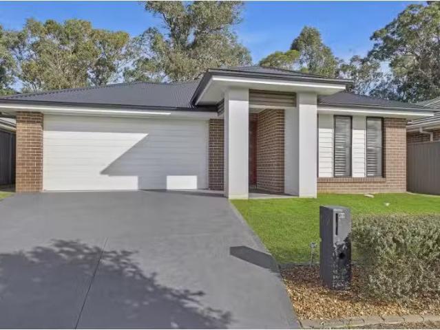 89 Loretto Way, Hamlyn Terrace House for rent Listed by Siena.