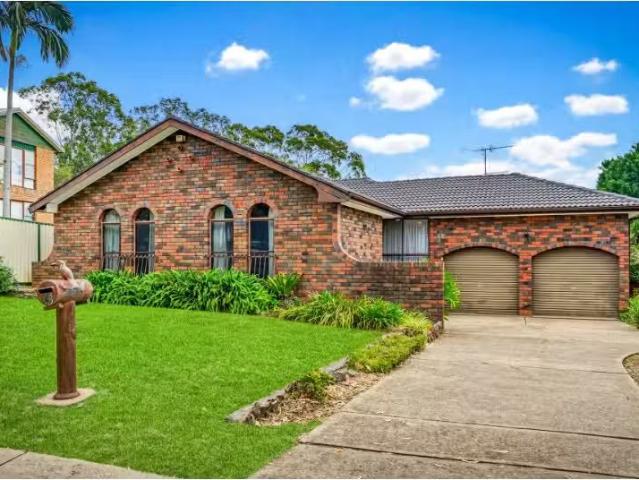 89 Marton Crescent, Kings Langley House for rent Listed by Ka.