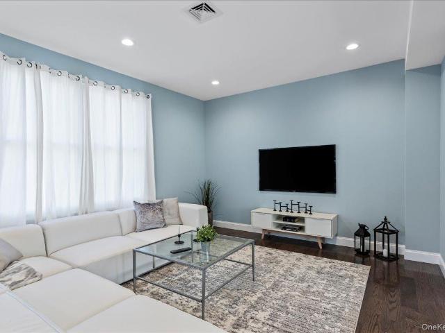 89 Market St, Mastic Beach, NY 11951 | MLS #1021