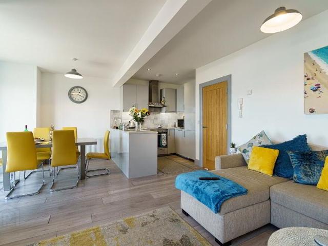 8/9 Month LET, 75 Eglinton Street, Portrush, BT56 8DZ