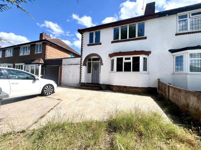 89 Oxbarn Avenue, Wolverhampton 3 bed semi detached house to rent £1,375 pcm £317 pw