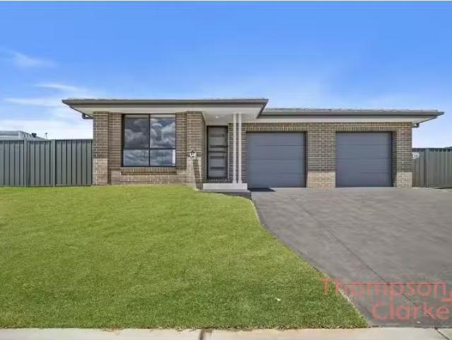 89 Springfield Drive, Lochinvar House for rent Listed by Chlo.