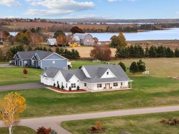8 Macneill Avenue, Clyde River, PE, C0A 1H1 house for sale | Listing ID 202604 | Royal LePage