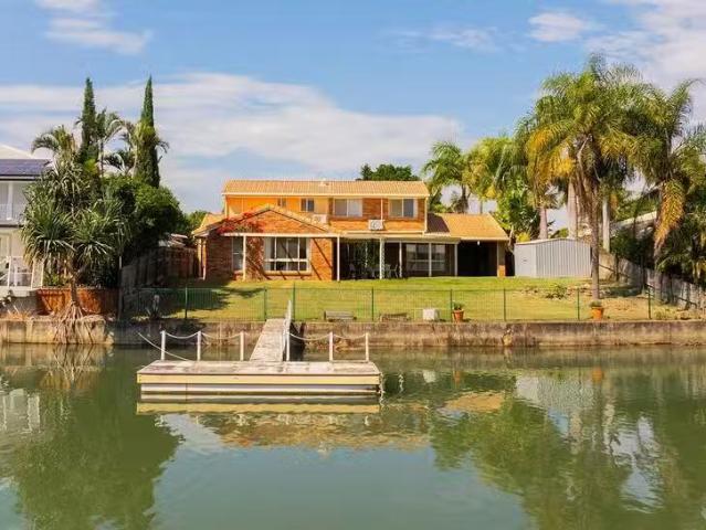 8 Madeleine Court, Newport, QLD 4020