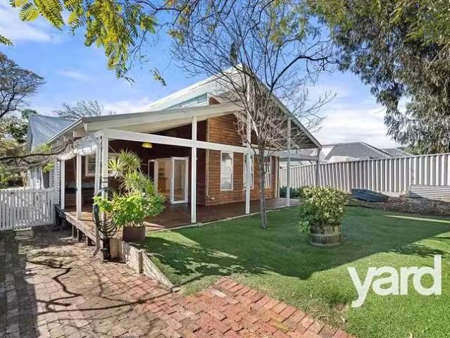 8 Malone Street, Willagee, WA 6156