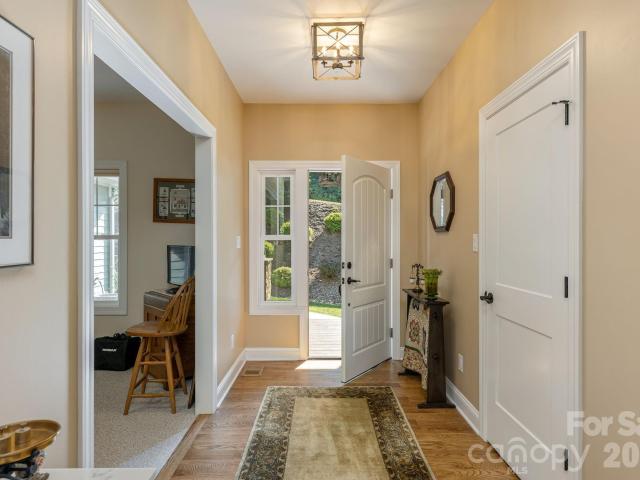 8 manorwood court