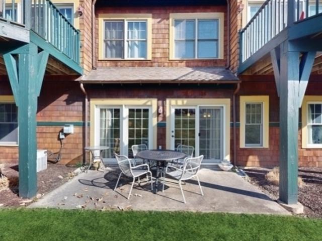 8 Maple Cres Unit 12
