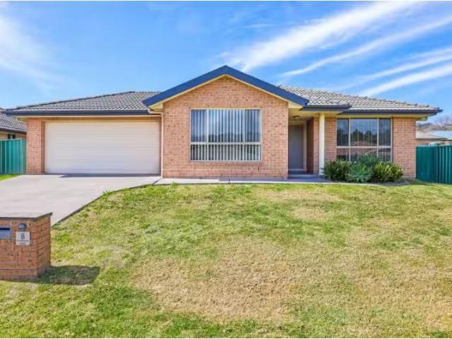 8 Mc Gregor Street, Muswellbrook House for rent Listed by Pro.