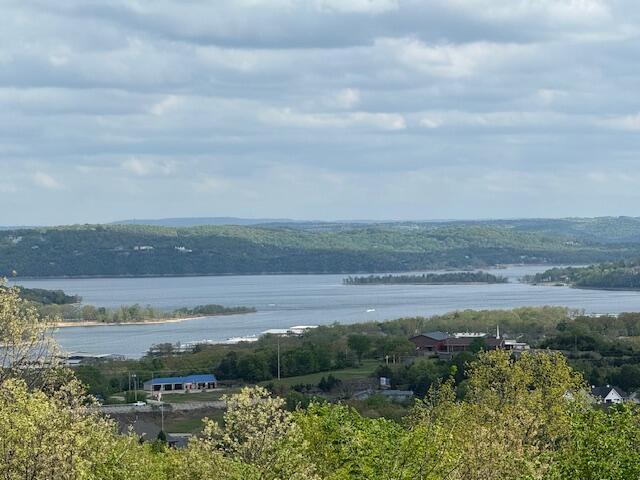 8 Midview Drive