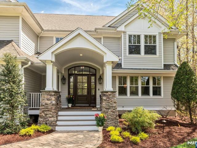 8 Mill Glen Court