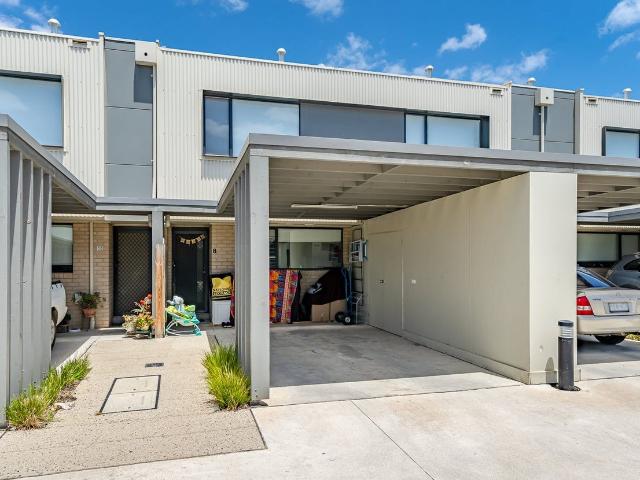 8 modena place, cranbourne west, vic, 3977