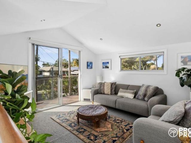 Modern 4 bedroom Freshwater retreat with pool, light filled living, and seamless indoor–outdoor flow. Quiet location near beach, cafés, and village
