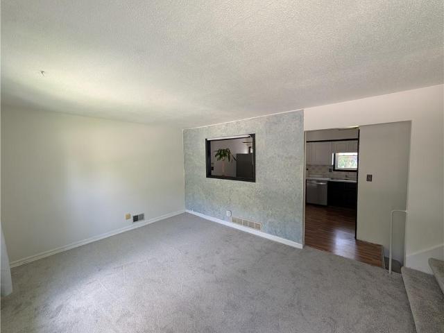 8 NW Noel Street