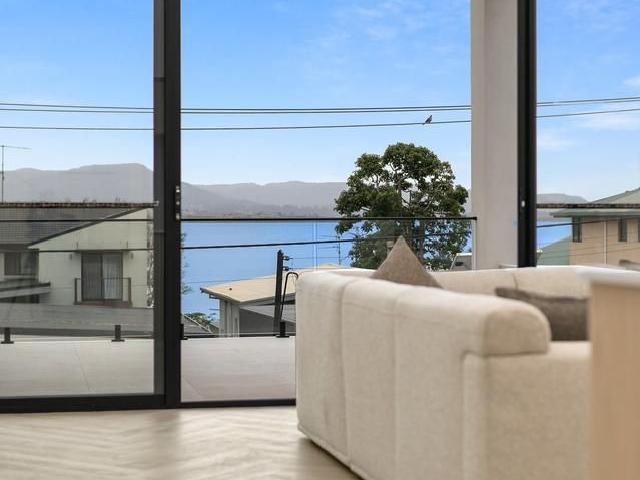 8 Newton Crescent