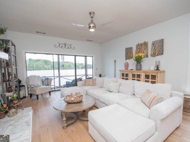 8 Northlake Circle