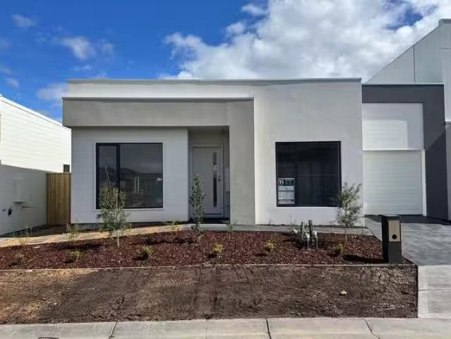 8 Othello Lane, Officer, VIC 3809 House for Rent