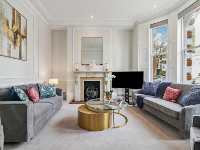 8 Observatory Gardens, London, W8 7HY, United Kingdom | 3 bed apartment for rent #121704756 | Rentberry