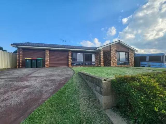 8 Octavia Avenue, ROSEMEADOW House for rent Listed by Oneagen.