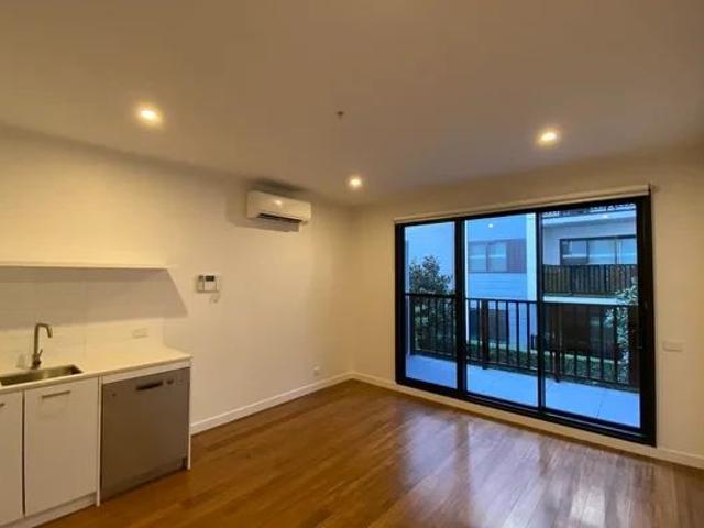8 Olive York Way, Melbourne