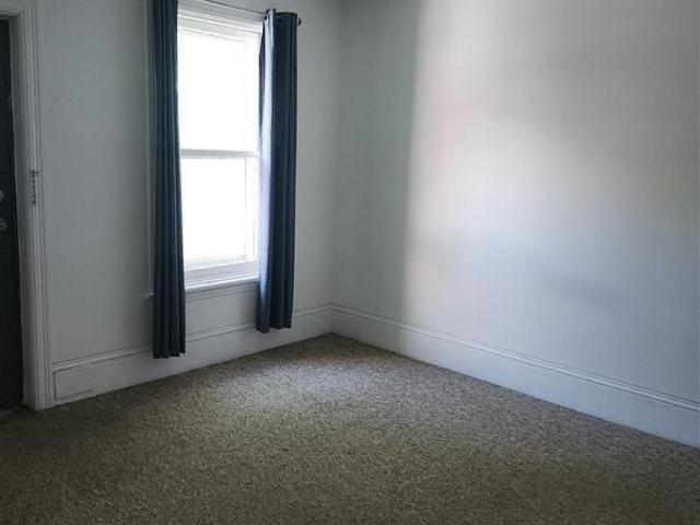 8 Aylmer Avenue apartment — Ottawa, ON 1 Bedroom 1 Bedroom
