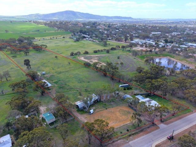 8 Acres Only Around 1.2km's to York's Main Street!