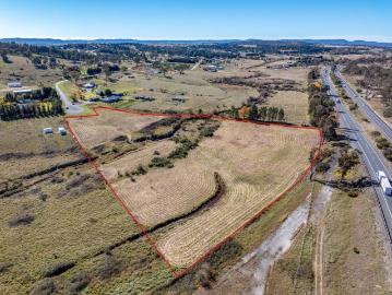 8 Acres So Close to Everything!