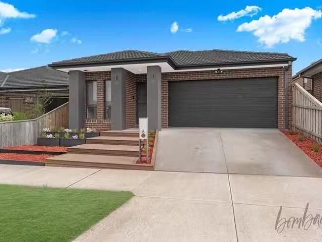 8 Adelaide Circuit, Donnybrook, VIC 3064